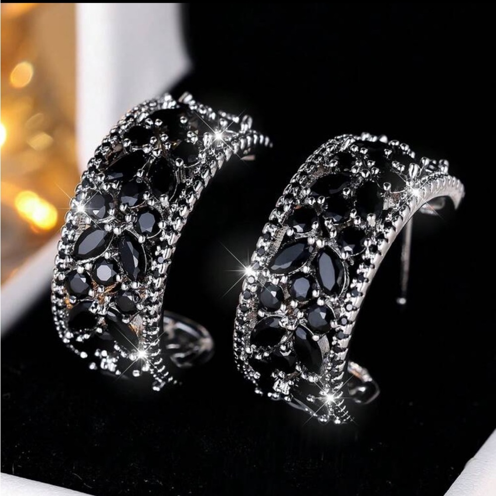 Elegant Black Luxury Earrings‎ Hollow Out Design With Rhinestone Inlay